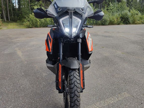 KTM 890