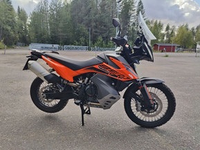 KTM 890