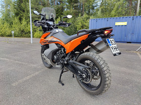 KTM 890