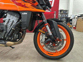 KTM 990