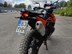 KTM 890