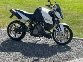 KTM 990