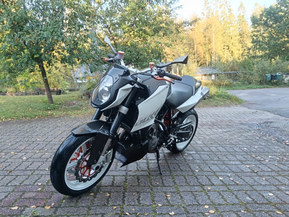 KTM 990