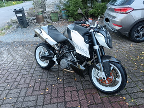 KTM 990
