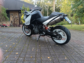 KTM 990