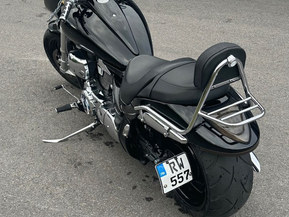 Suzuki Intruder