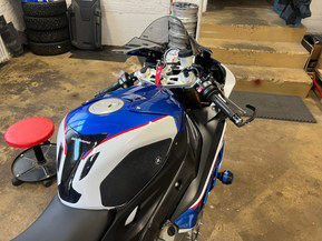 BMW S