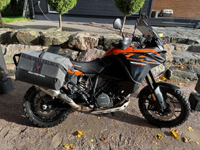 KTM 1090