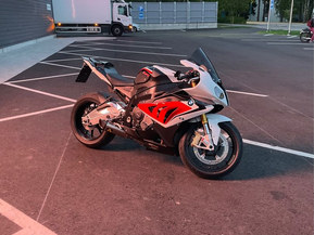 BMW S