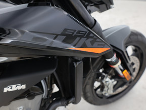 KTM 890