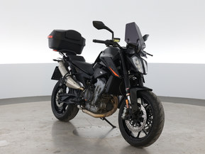 KTM 890
