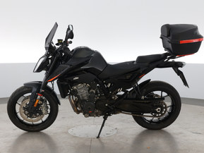 KTM 890