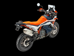 KTM 890