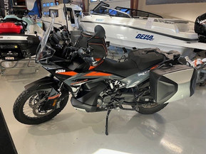 KTM 890