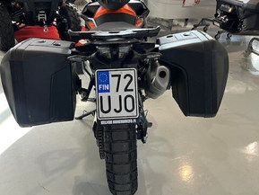 KTM 890