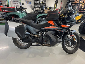 KTM 890