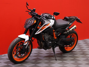 KTM 890