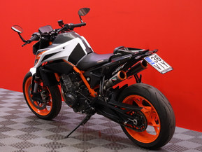 KTM 890