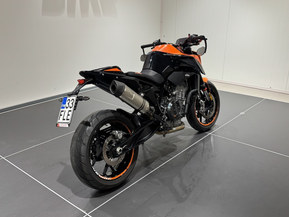KTM 890