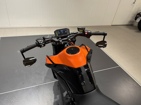 KTM 890