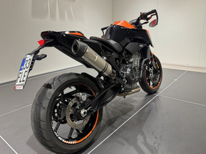 KTM 890