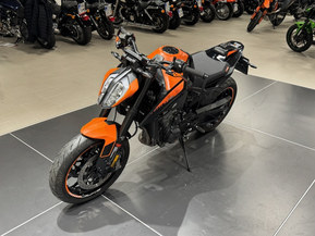 KTM 890