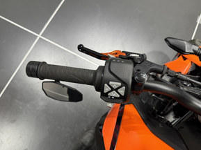 KTM 890