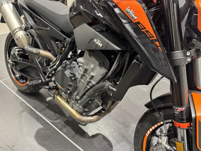 KTM 890