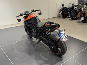 KTM 890