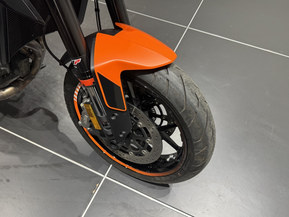 KTM 890