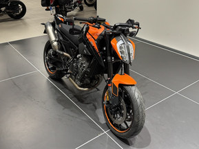 KTM 890