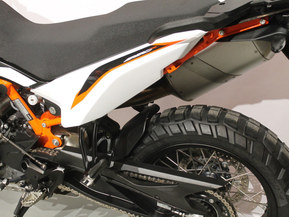 KTM 890