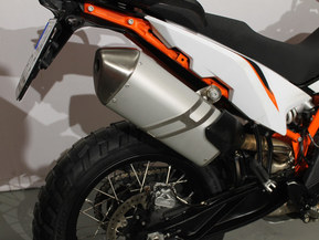 KTM 890