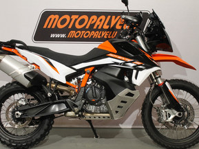 KTM 890