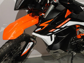 KTM 890