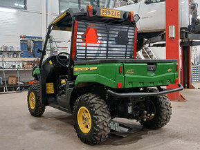 John Deere Gator