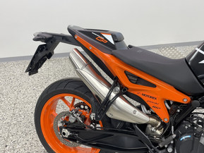 KTM 890