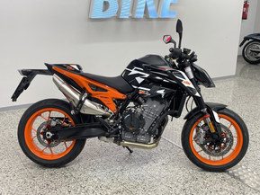KTM 890