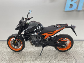 KTM 890