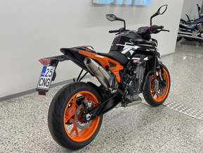 KTM 890
