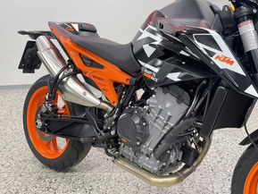 KTM 890