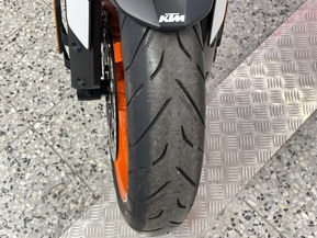 KTM 890