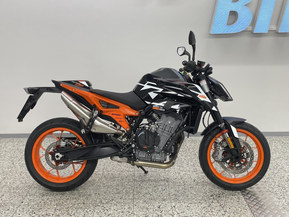 KTM 890