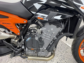 KTM 890