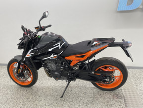KTM 890