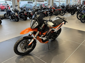 KTM 890