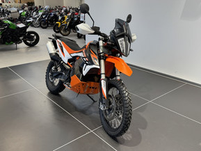 KTM 890
