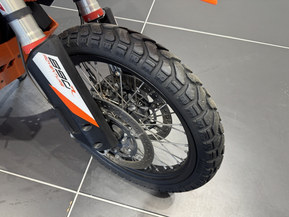 KTM 890