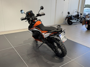 KTM 890