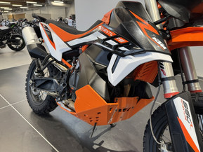KTM 890